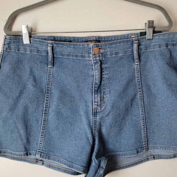 Wild Fable Plus Size Super High Rise Shorts - Picture 4 of 8